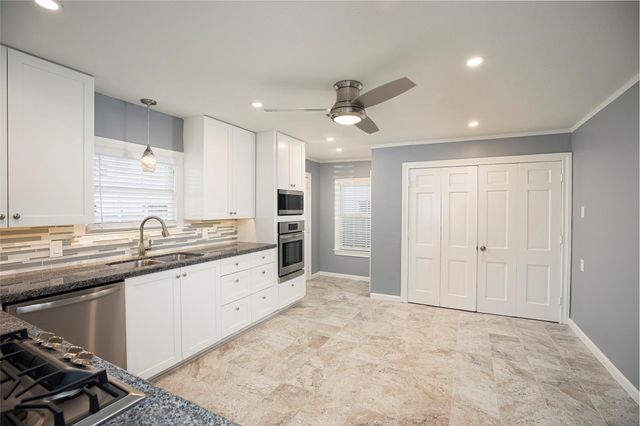 1202 Birdsall Street, Houston, TX 77007