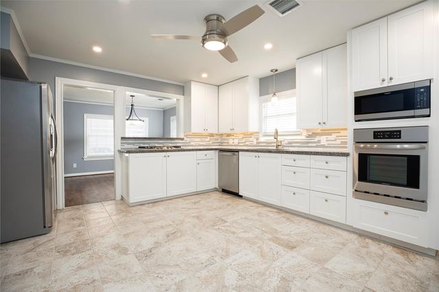 1202 Birdsall Street, Houston, TX 77007