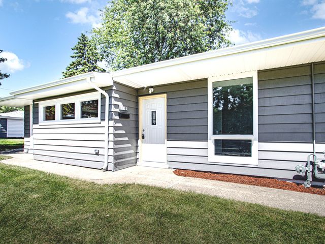 1911 N Hickory Street, Crest Hill, IL 60403