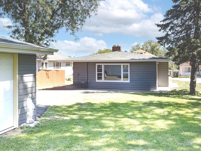1911 N Hickory Street, Crest Hill, IL 60403