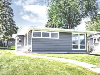 1911 N Hickory Street, Crest Hill, IL 60403