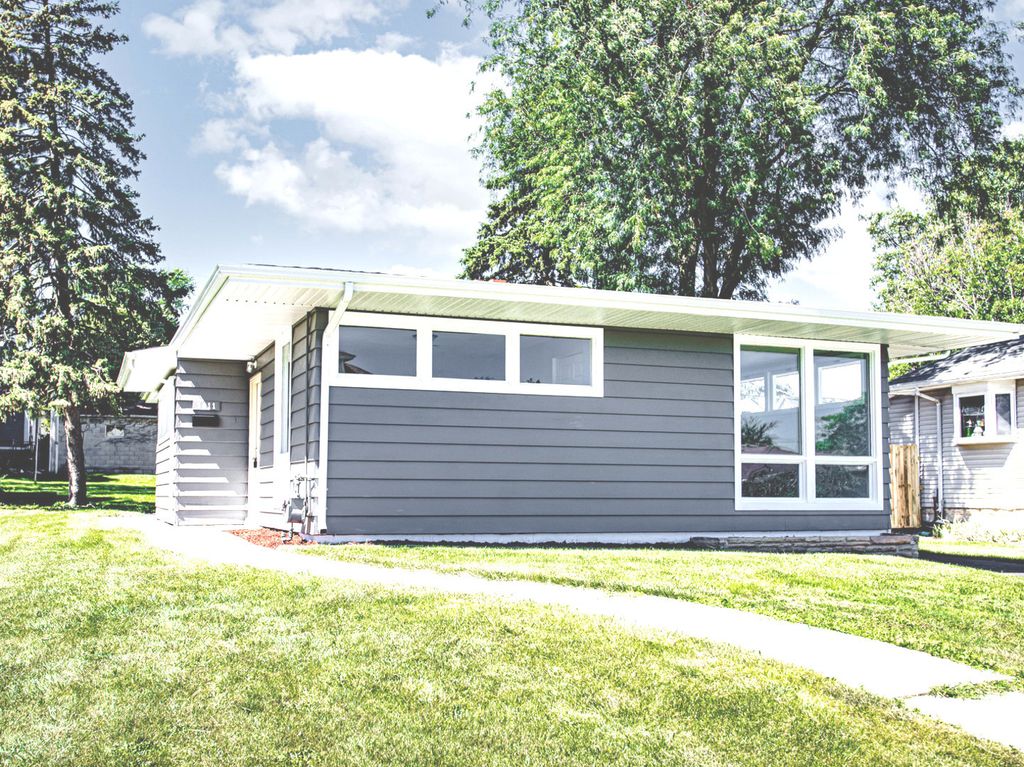 1911 N Hickory Street, Crest Hill, IL 60403