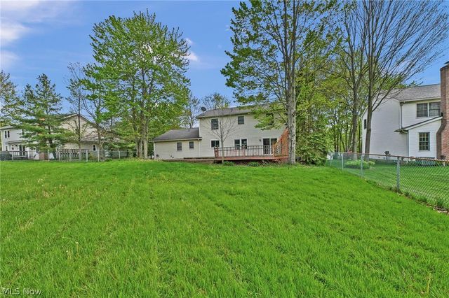 1127 Deepwood Drive, Macedonia, OH 44056