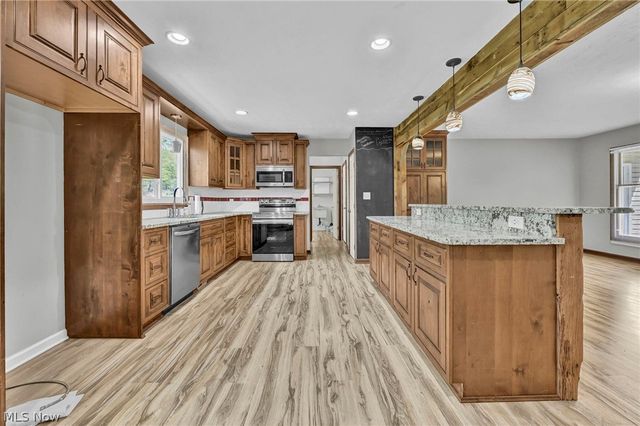 1127 Deepwood Drive, Macedonia, OH 44056