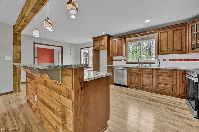1127 Deepwood Drive, Macedonia, OH 44056