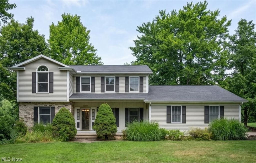 1127 Deepwood Drive, Macedonia, OH 44056