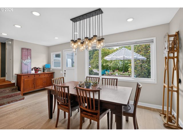 8326 Sw 57TH Ave, Portland, OR 97219