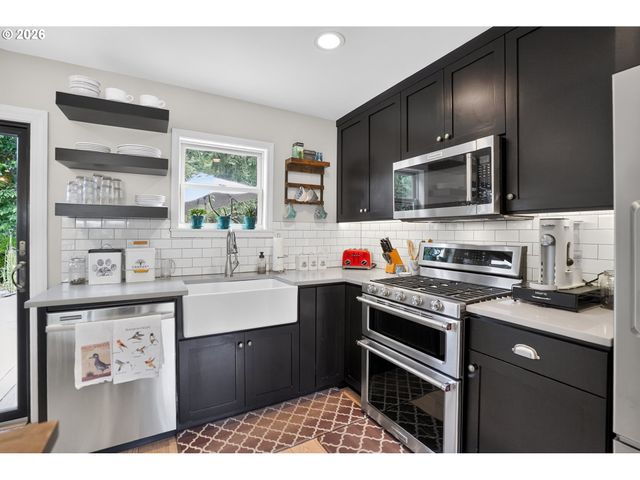 8326 Sw 57TH Ave, Portland, OR 97219