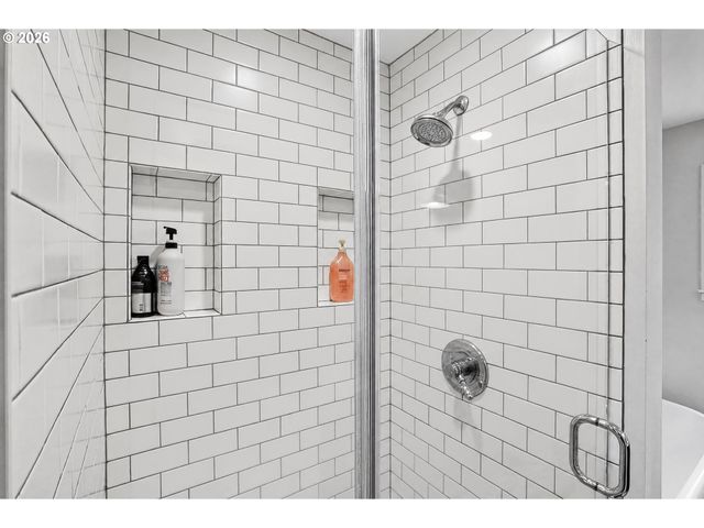 8326 Sw 57TH Ave, Portland, OR 97219
