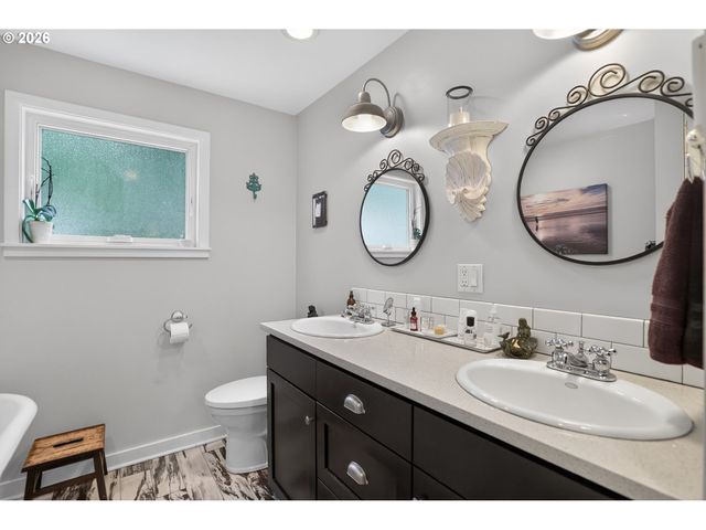 8326 Sw 57TH Ave, Portland, OR 97219