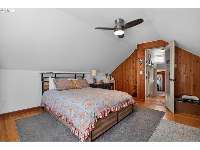 8326 Sw 57TH Ave, Portland, OR 97219