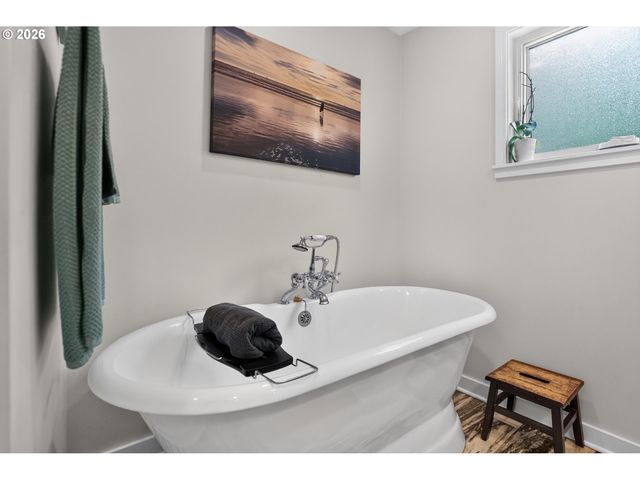 8326 Sw 57TH Ave, Portland, OR 97219