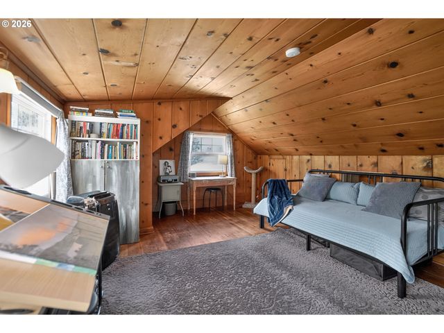8326 Sw 57TH Ave, Portland, OR 97219