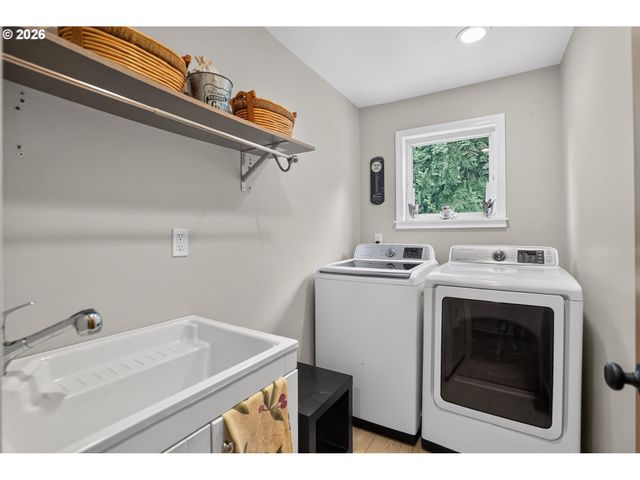 8326 Sw 57TH Ave, Portland, OR 97219