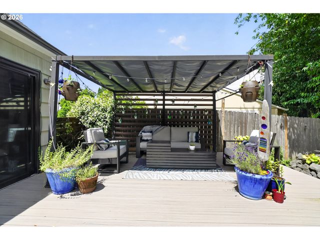 8326 Sw 57TH Ave, Portland, OR 97219