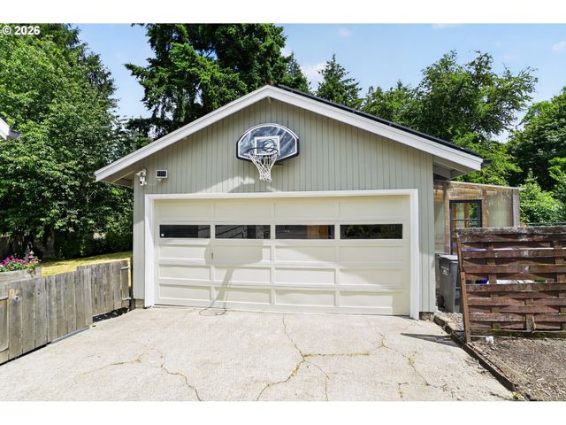 8326 Sw 57TH Ave, Portland, OR 97219