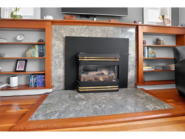 8326 Sw 57TH Ave, Portland, OR 97219