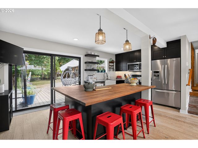 8326 Sw 57TH Ave, Portland, OR 97219