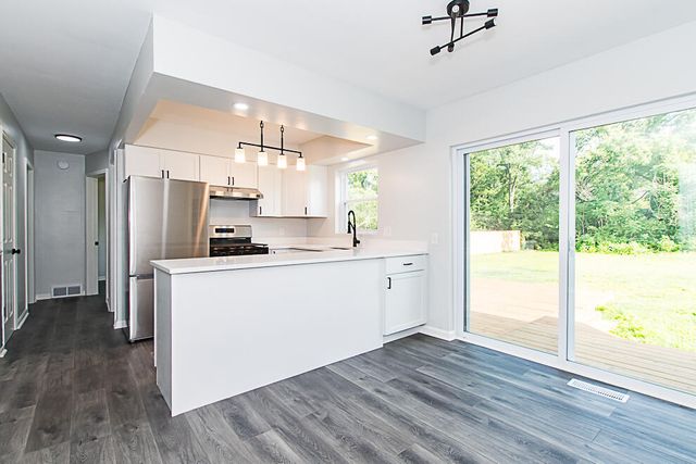 1822 W Centre Avenue, Portage, MI 49024