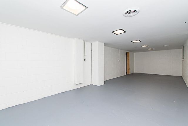 1822 W Centre Avenue, Portage, MI 49024
