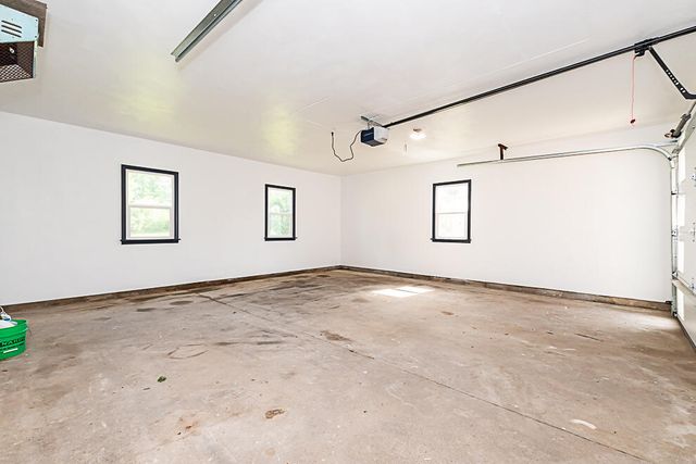1822 W Centre Avenue, Portage, MI 49024
