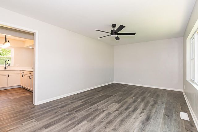 1822 W Centre Avenue, Portage, MI 49024