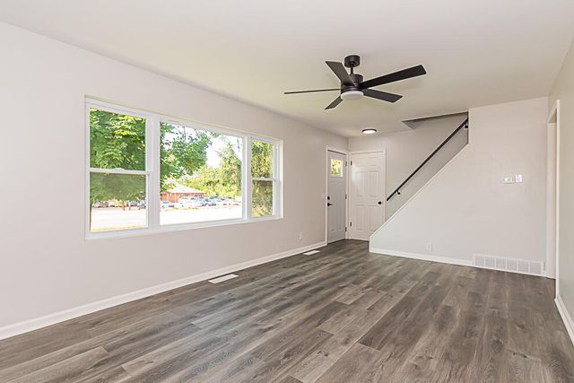 1822 W Centre Avenue, Portage, MI 49024