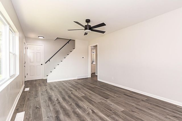 1822 W Centre Avenue, Portage, MI 49024