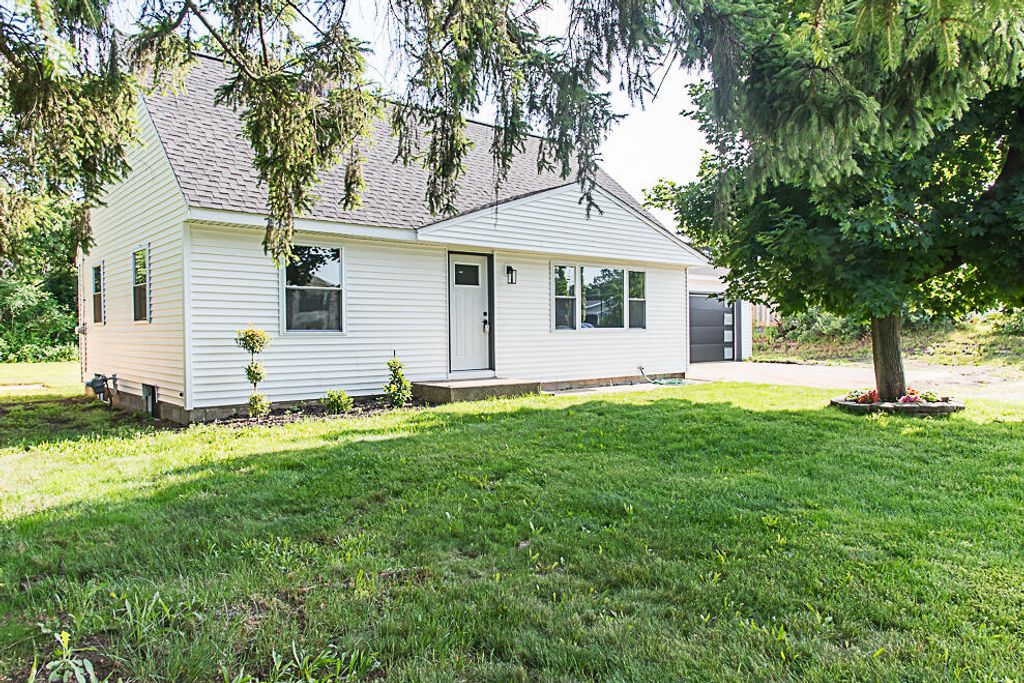 1822 W Centre Avenue, Portage, MI 49024
