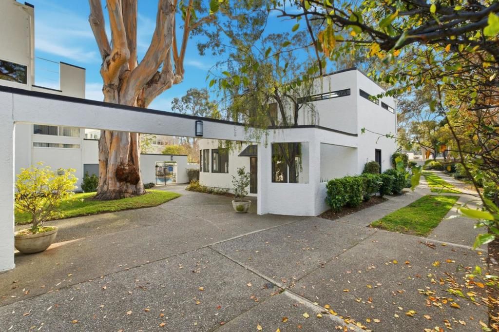 Image 38 of property listing at 1919 Alameda De Las Pulgas 71, San Mateo, CA 94403