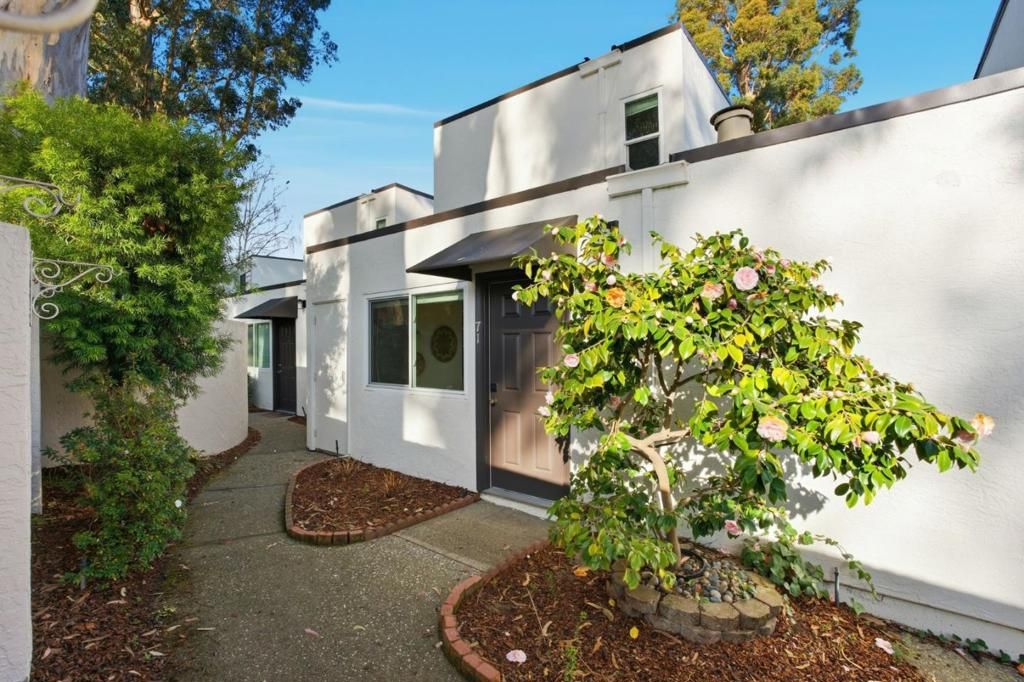 Image 4 of property listing at 1919 Alameda De Las Pulgas 71, San Mateo, CA 94403