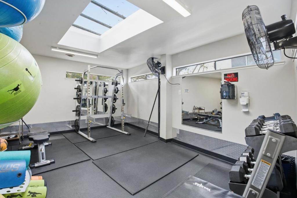 Image 43 of property listing at 1919 Alameda De Las Pulgas 71, San Mateo, CA 94403