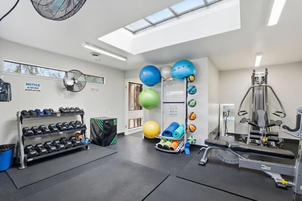 Image 44 of property listing at 1919 Alameda De Las Pulgas 71, San Mateo, CA 94403