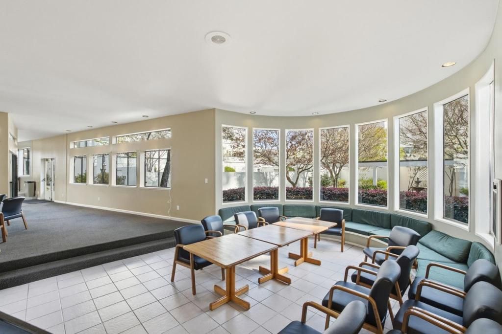 Image 47 of property listing at 1919 Alameda De Las Pulgas 71, San Mateo, CA 94403