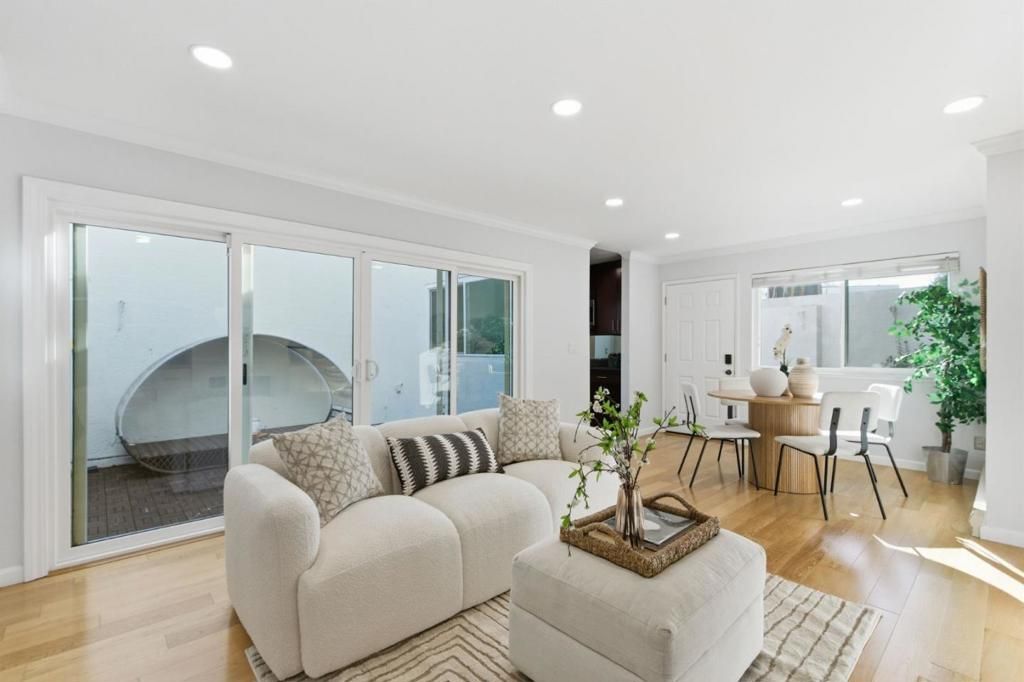 Image 5 of property listing at 1919 Alameda De Las Pulgas 71, San Mateo, CA 94403