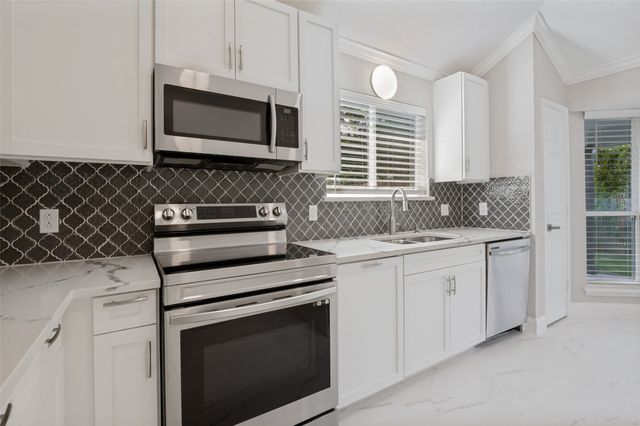 205 Weyland Drive, Grand Prairie, TX 75052