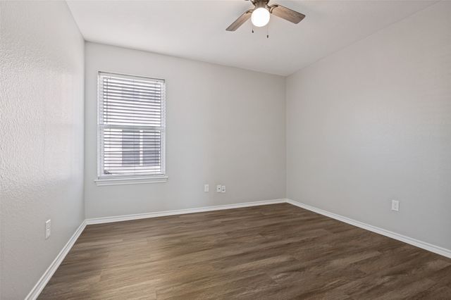 205 Weyland Drive, Grand Prairie, TX 75052