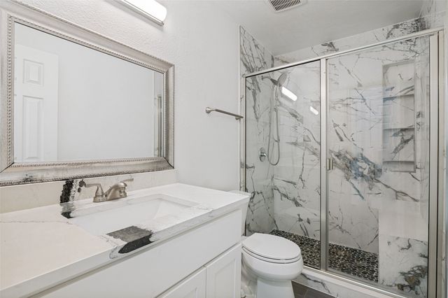 205 Weyland Drive, Grand Prairie, TX 75052