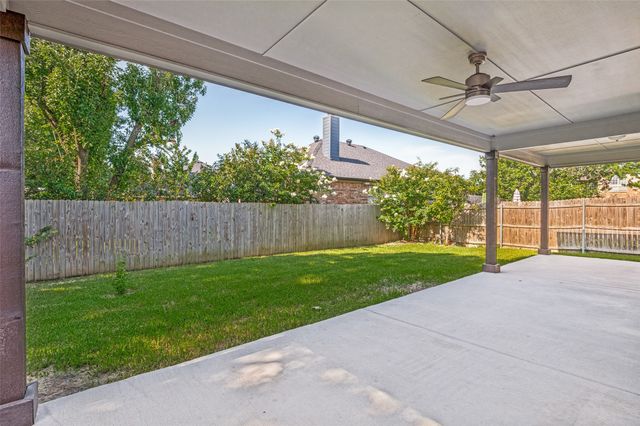 205 Weyland Drive, Grand Prairie, TX 75052