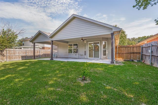 205 Weyland Drive, Grand Prairie, TX 75052