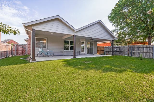 205 Weyland Drive, Grand Prairie, TX 75052