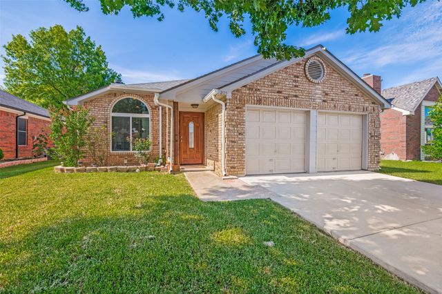 205 Weyland Drive, Grand Prairie, TX 75052