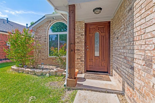 205 Weyland Drive, Grand Prairie, TX 75052