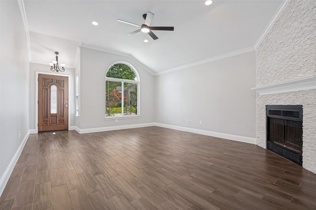 205 Weyland Drive, Grand Prairie, TX 75052