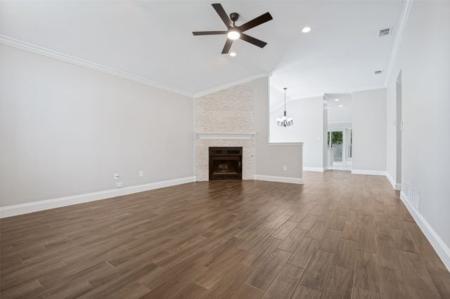 205 Weyland Drive, Grand Prairie, TX 75052