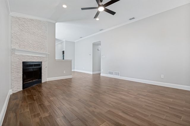205 Weyland Drive, Grand Prairie, TX 75052
