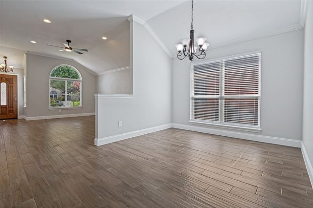 205 Weyland Drive, Grand Prairie, TX 75052