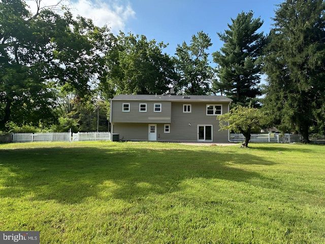 12 ZIFF LA, West Windsor, NJ 08550