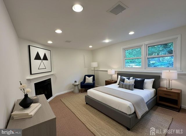 12 ZIFF LA, West Windsor, NJ 08550