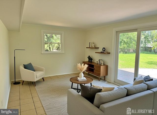 12 ZIFF LA, West Windsor, NJ 08550